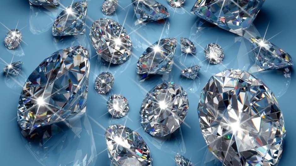 ALROSA suma ingresos de 3,915 mdd por venta de diamantes