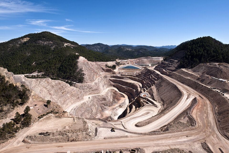 Agnico Eagle Mines reporta producción trimestral récord de oro