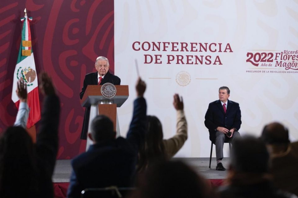 El presidente Andrés Manuel López Obrador aseguró que su hijo José Ramón López Beltrán y su esposa no tienen nada que ver con Pemex.