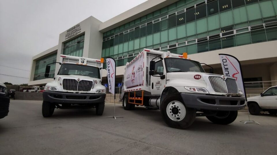 Fresnillo plc entregó dos camiones recolectores de basura International MV 607, modelo 2022 al municipio de Fresnillo