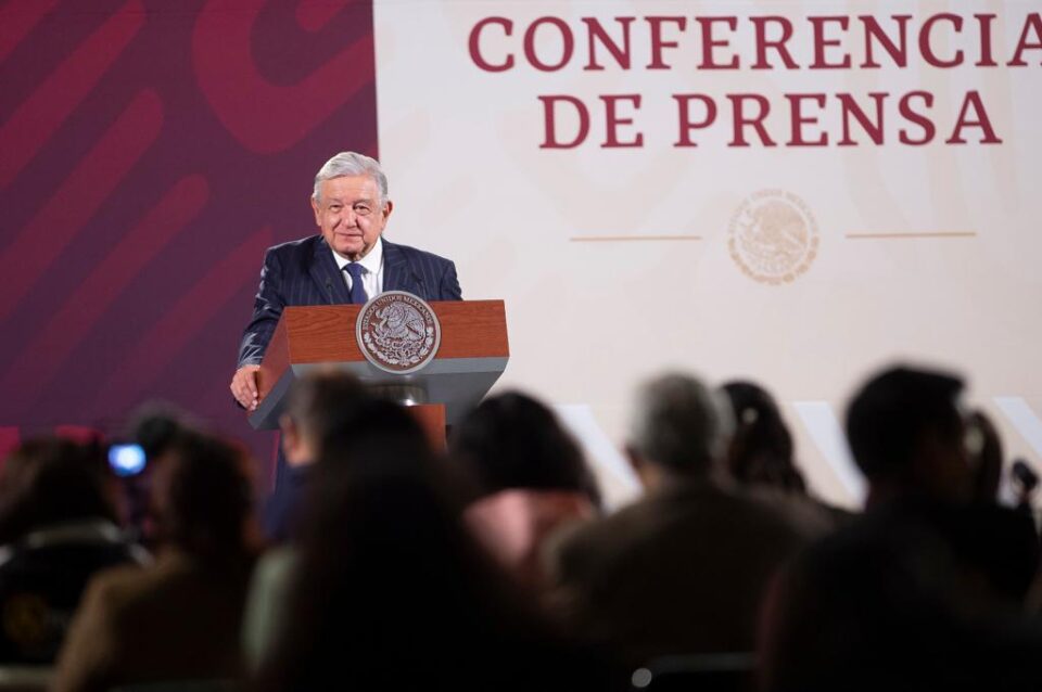El presidente Andrés Manuel López Obrador ‘palomeó’ la posible compra de Banamex por parte de Grupo México.