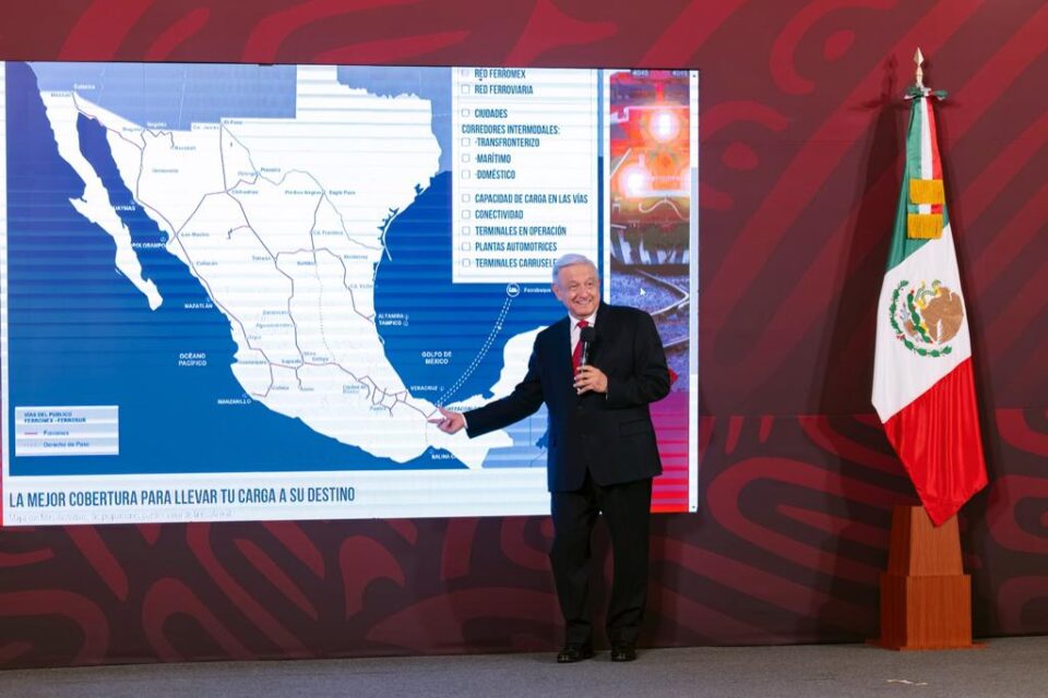 El presidente Andrés Manuel López Obrador resaltó que la coquizadora de Tula dará más valor a los petrolíferos.