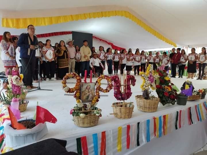 Minera Cuzcatlán realiza primera Expo Feria del Deshilado en Oaxaca