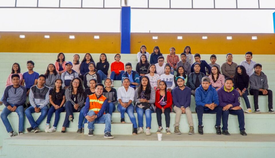 Minera Cuzcatlán otorga 143 becas a estudiantes en Oaxaca