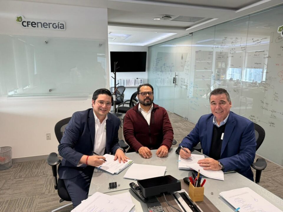 ArcelorMittal México firma contrato de 2.7 billones de dólares con CFEnergía