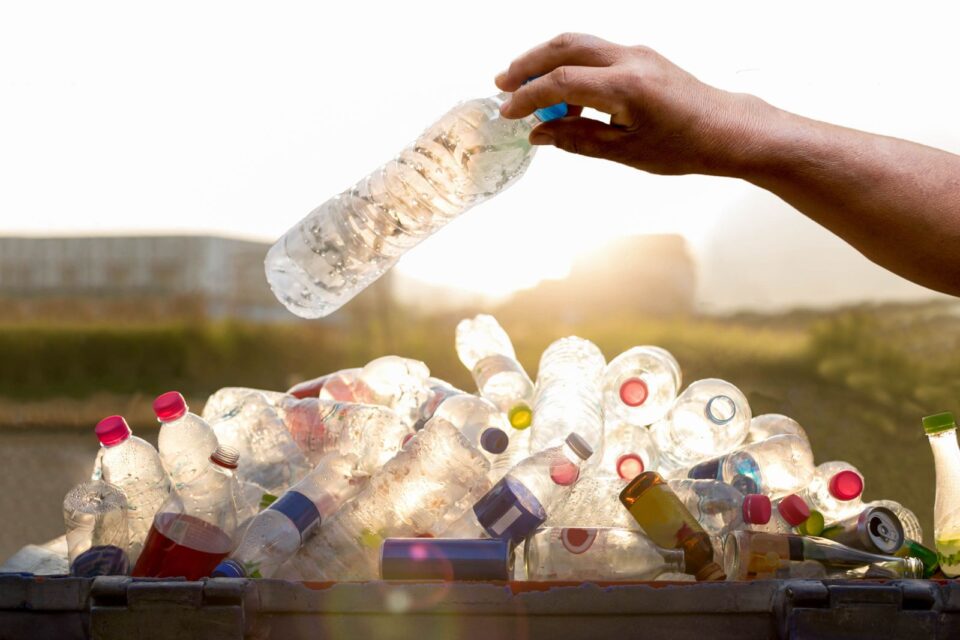 Mexicanos dispuestos a pagar más por sustentabilidad en envases de plástico