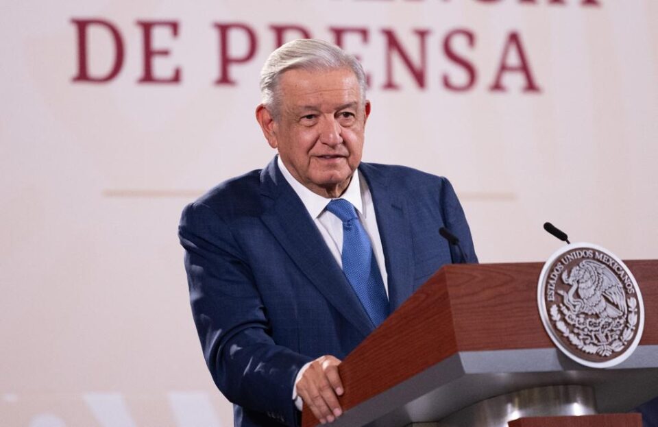 El presidente Andrés Manuel López Obrador afirmó que durante su sexenio se ha trabajado por reconvertir la industria petrolera mexicana.