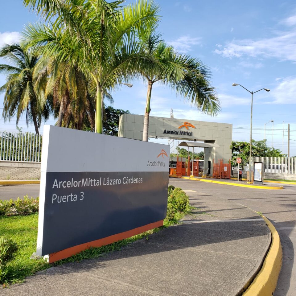ArcelorMittal solicita a trabajadores terminar paro y regresar a sus labores