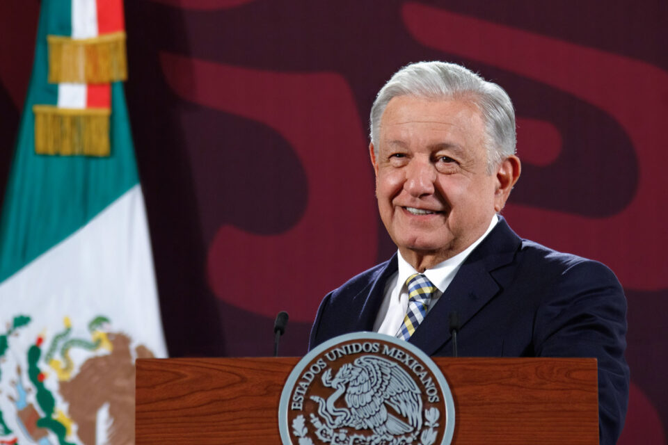 El presidente Andrés Manuel López Obrador aseguró que los ahorros por combate al robo de combustible superan inversión de la construcción de la refinería Olmeca.