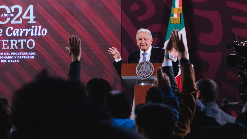 Economía nacional es fuerte y resiste especulaciones de calificadoras: AMLO