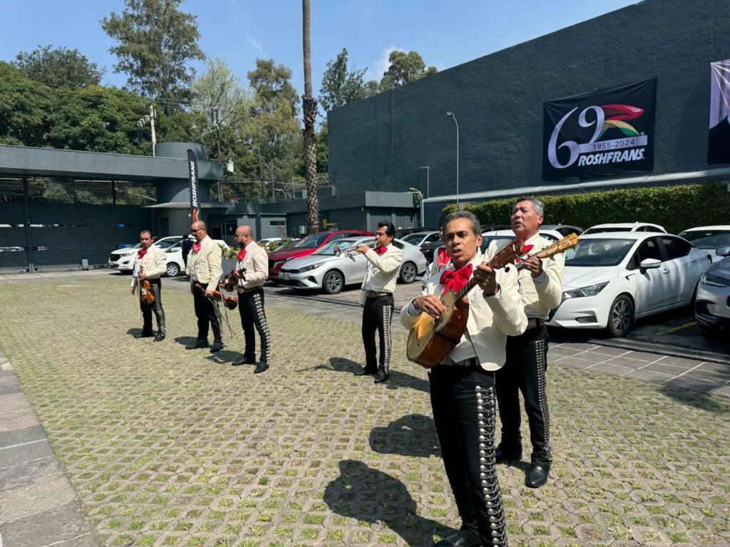 Roshfrans celebra 69 años como líder en aceites multigrado