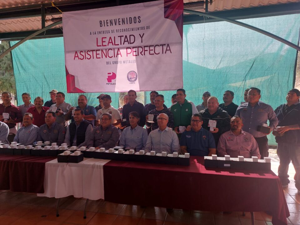 Industrias Peñoles reconoce a sus trabajadores por lealtad y asistencia