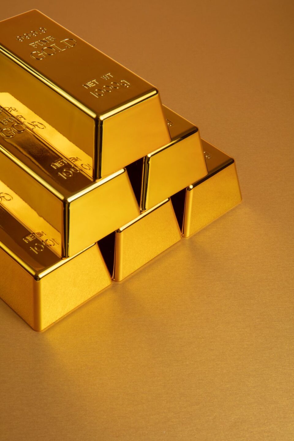 Onza de oro rebota 0.7% y regresa al nivel de 3,400 dólares