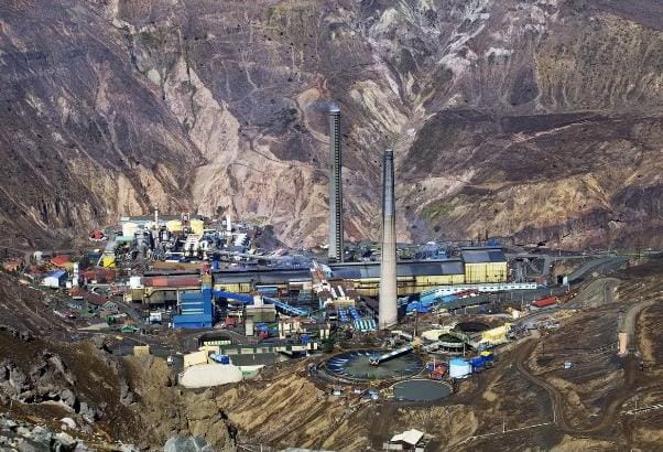Codelco cierra mina tras derrumbe mortal en El Teniente