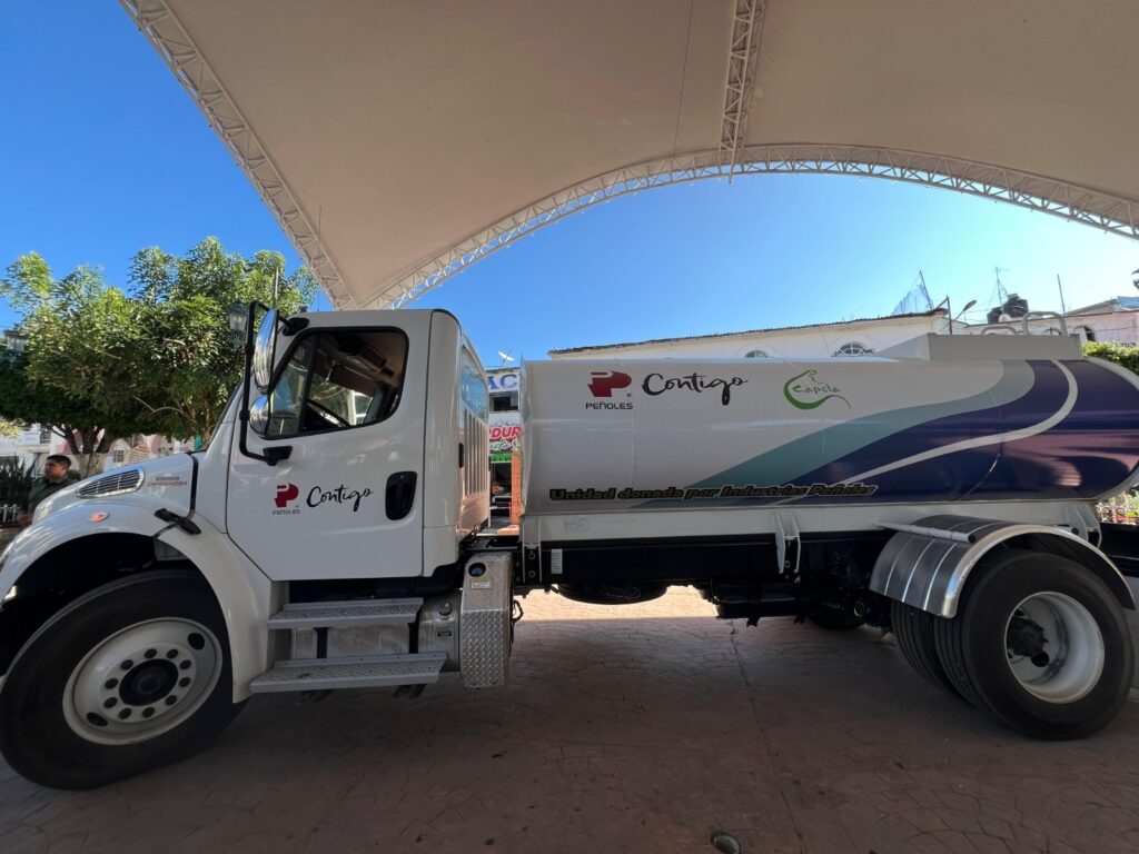 Industrias Peñoles fortalece a Teloloapan con la donación de pipa cisterna