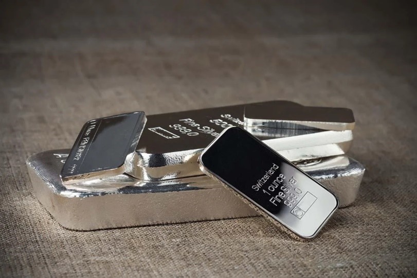 Onza de plata supera nivel de 45 dólares por primera vez desde 2011