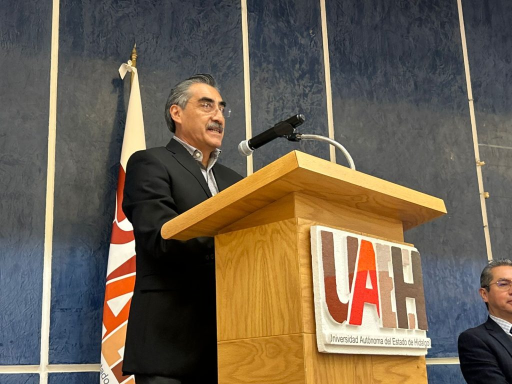 El rector de la UAEH, Octavio Castillo Acosta