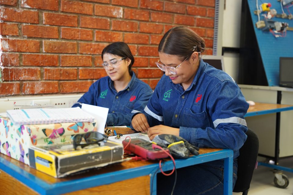 Industrias Peñoles impulsa la educación que transforma por el futuro de México