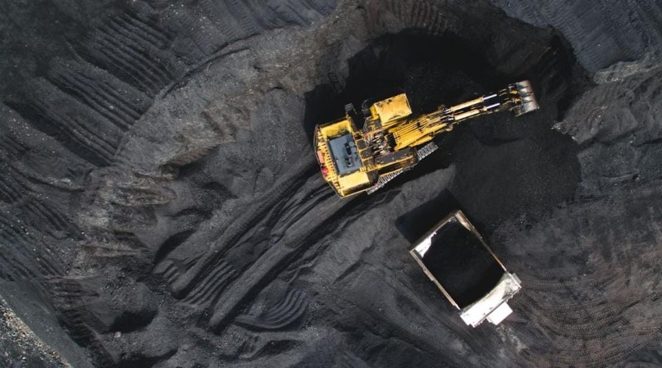 Nuevo boom de la demanda de carbón marca récord mundial en 2025: AIE