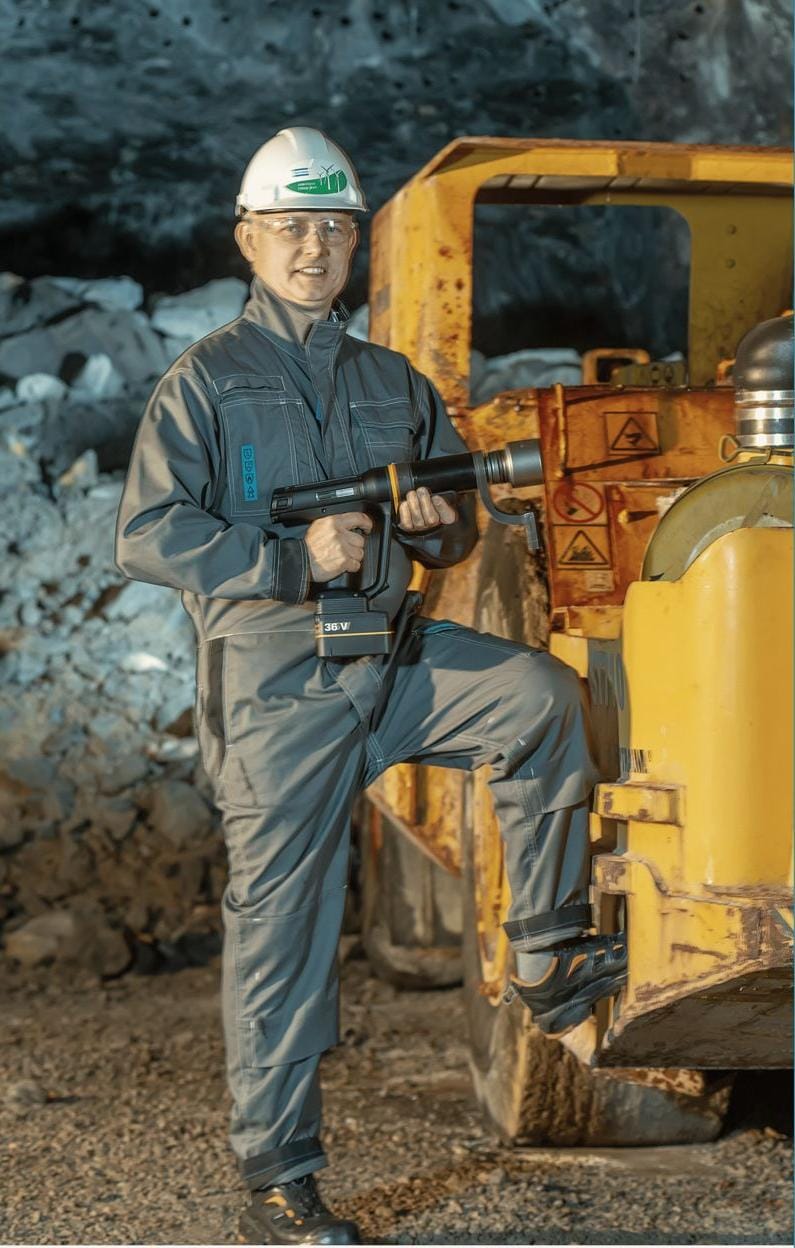 Atlas Copco atiende los retos más demandantes de esta industria mediante el desarrollo de herramientas pensadas para los ambientes industriales más desafiantes, aportando un ecosistema de herramientas que permiten realizar las operaciones, más rápidas, seguras, e inteligentes.