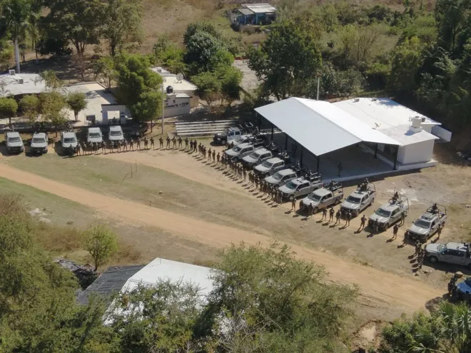 Hallan fosa clandestina y desmantelan campamentos criminales durante búsqueda de mineros en Sinaloa