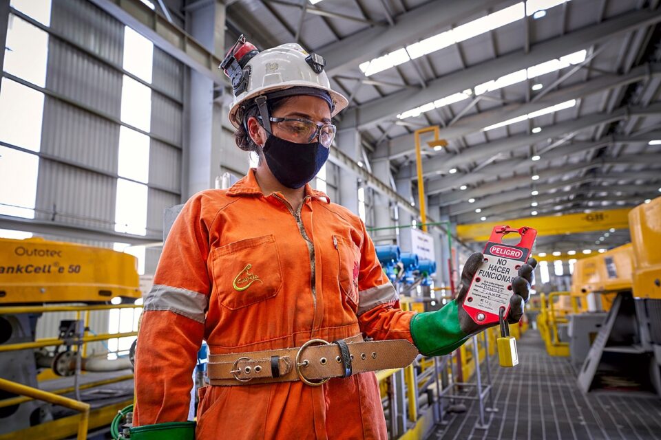 Industrias Peñoles promueve el autocuidado y refuerza capacitación de su personal