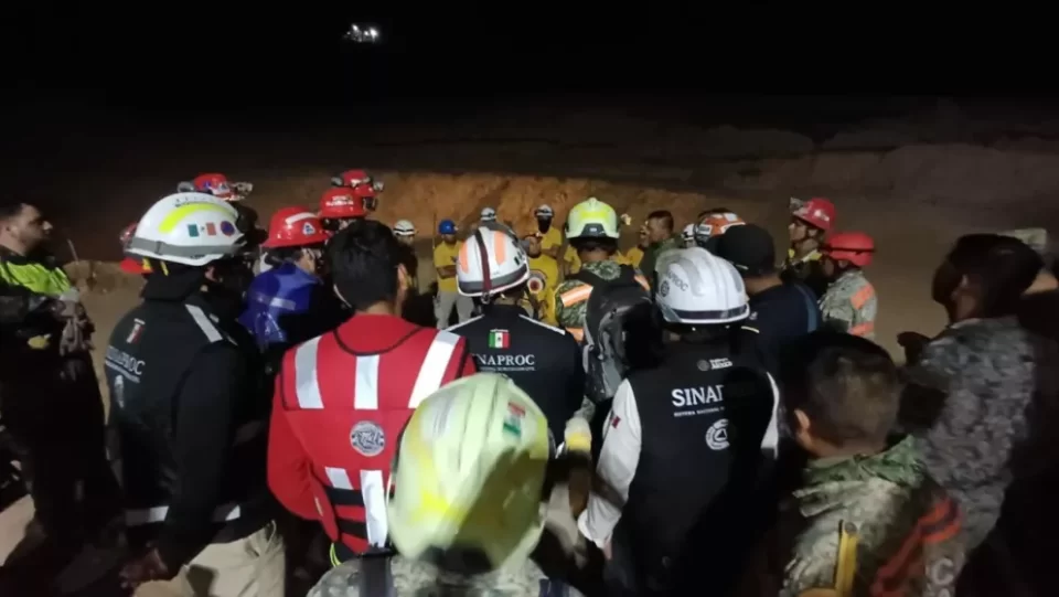 Rescatan con vida a segundo minero tras 13 días atrapado en mina Santa Fe en Sinaloa