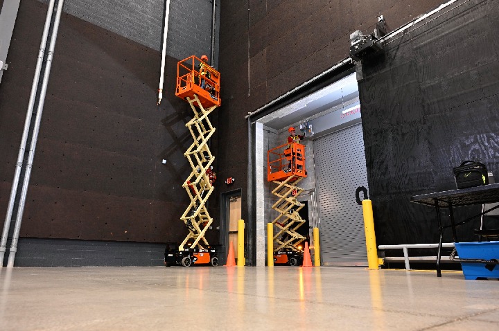 JLG lanza microplataforma eléctrica Tijera ES1930M para revolucionar el trabajo en interiores en América Latina